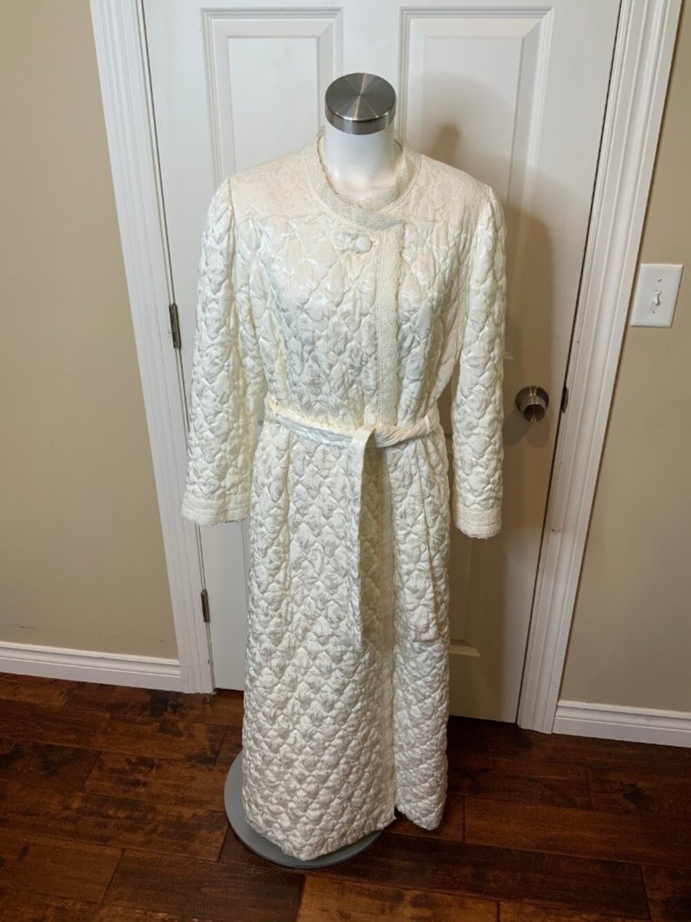 Christian Dior Shimmering White Quilted Long Belted Dressing Robe, Size L